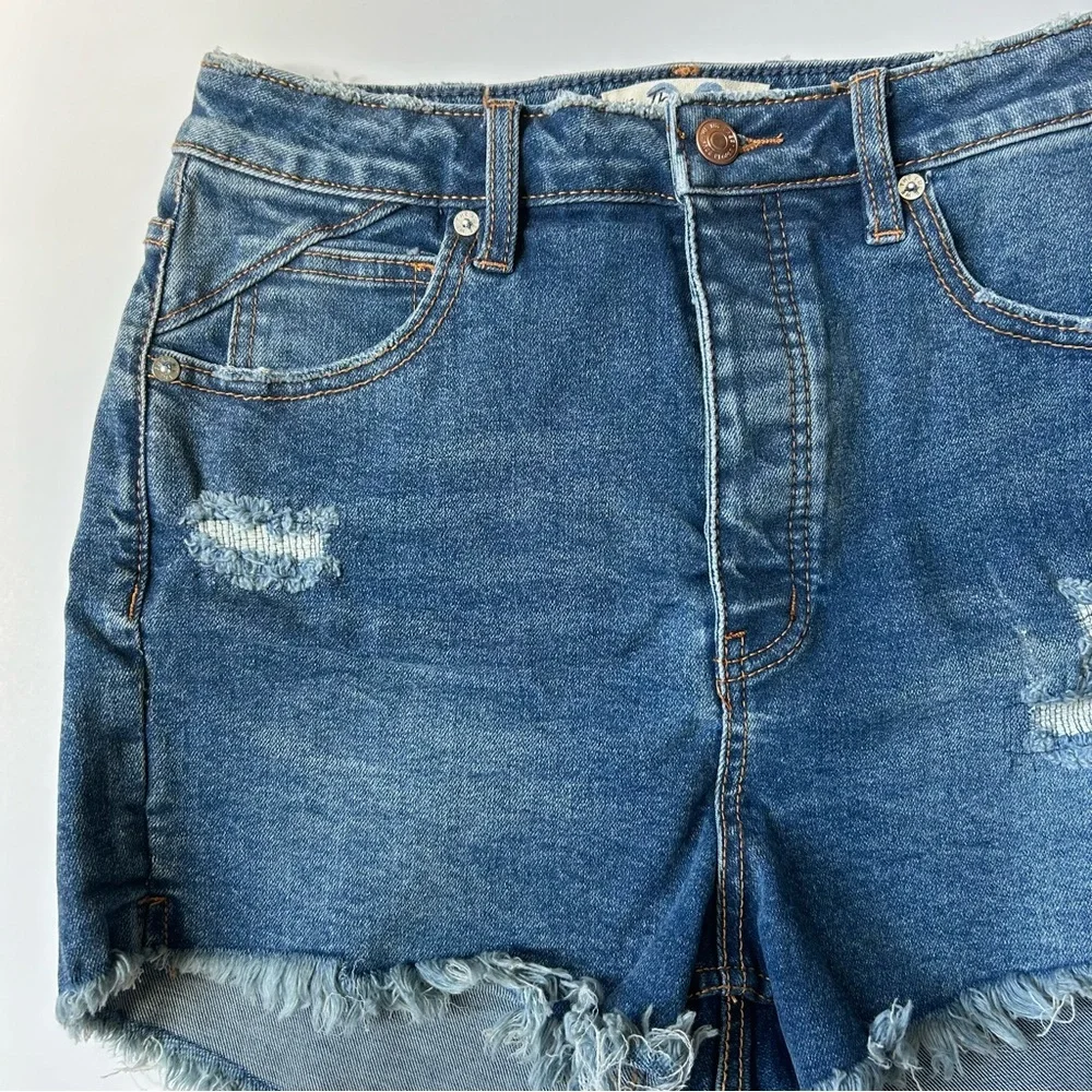 NWT Free People CRVY High Rise Button Fly Denim Shorts, Size 28. - Picture 3 of 7